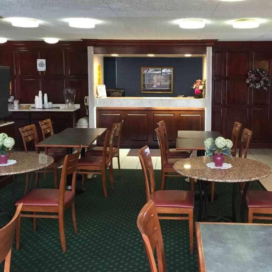 Astoria Hotel Danville West Extérieur photo