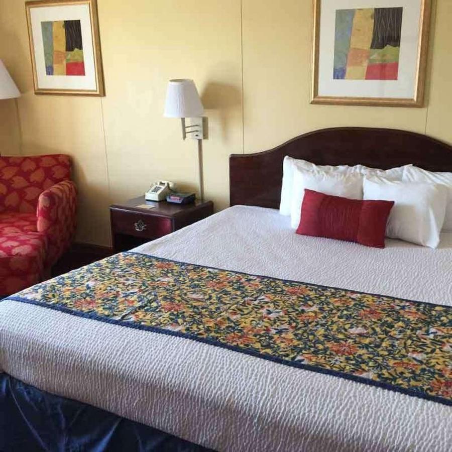 Astoria Hotel Danville West Extérieur photo