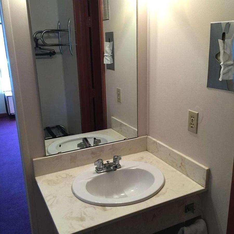Astoria Hotel Danville West Extérieur photo