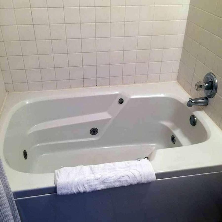 Astoria Hotel Danville West Extérieur photo